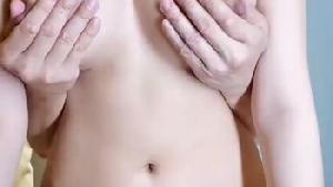 吃个冰淇凌都这么诱人，忍不住到公厕掏出肉棒吃，小母狗太骚了边操边出白浆，整根鸡巴上都沾满了白浆，高颜值反差少女！