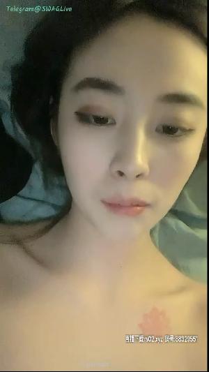 身材一级棒，话很多的奔放型的女神，换上女仆装更显身材了，后入她的翘美臀是最佳姿势