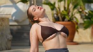 ❤️❤️❤️顶流颜值巨乳毛妹 Comatozze FapHouse剧情 继母趴床上喊腰酸，继子手一滑就捅到敏感带，这谁顶得住？❤